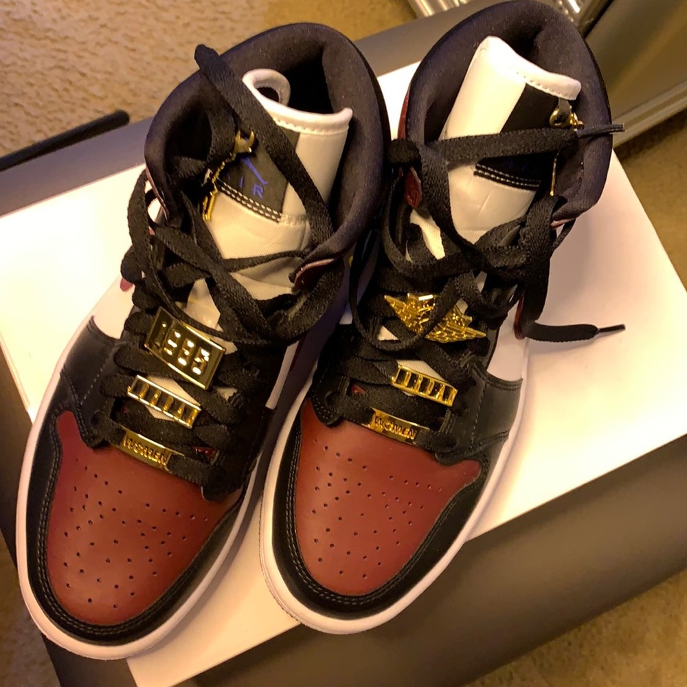 Women’s air jordan 1 mid black/dark blue/white